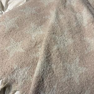 Beige and White Star Patterned Blanket